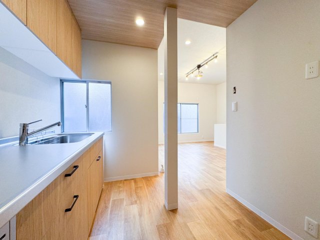 デザイナーズリノベ戸建て 料理しながら、家族との時間を楽しめるキッチン