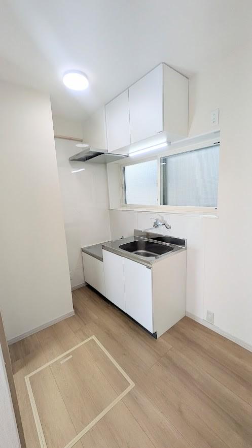 鷺宮テラス レンジフード、床下収納、吊戸棚があります