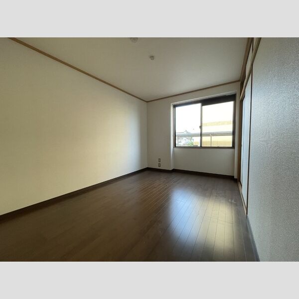 ヴェラクレスト　壱番館102号室 洋室