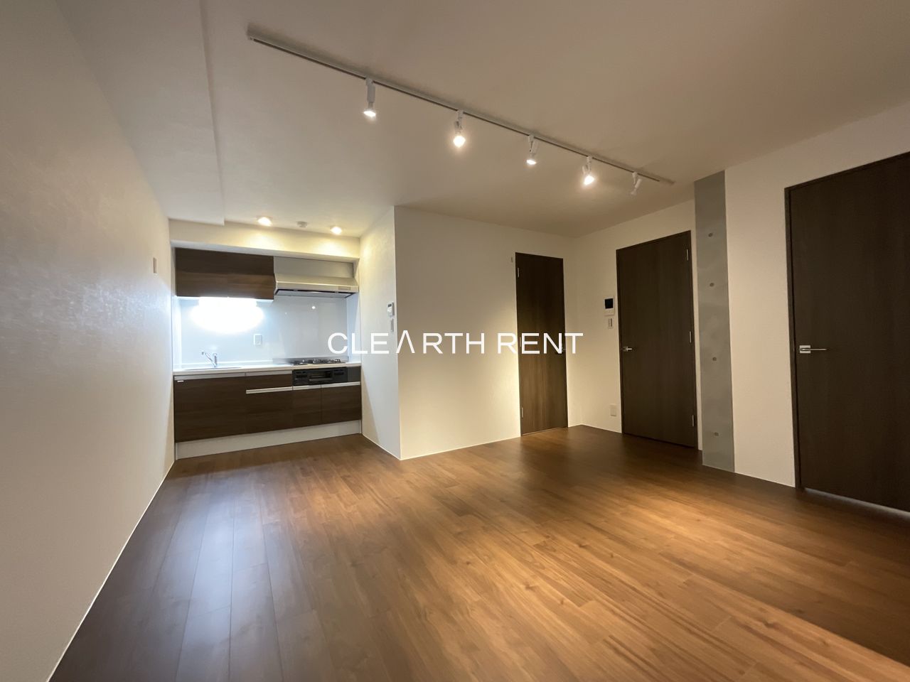 ＧＲＡＮ ＰＡＳＥＯ芝公園4階 照明の角度を変えられるオシャレなライティングレール照明