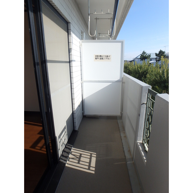 グリーンハイツ茅ヶ崎204号室 間口いっぱいのベランダ