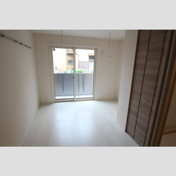FLAT TENJIN　V201号室 洋室には室内物干しが付いています!