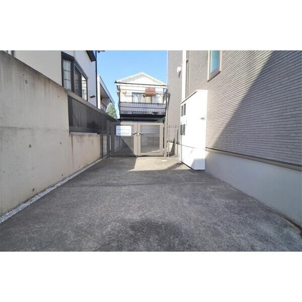 ブルーモンク102号室 エントランス