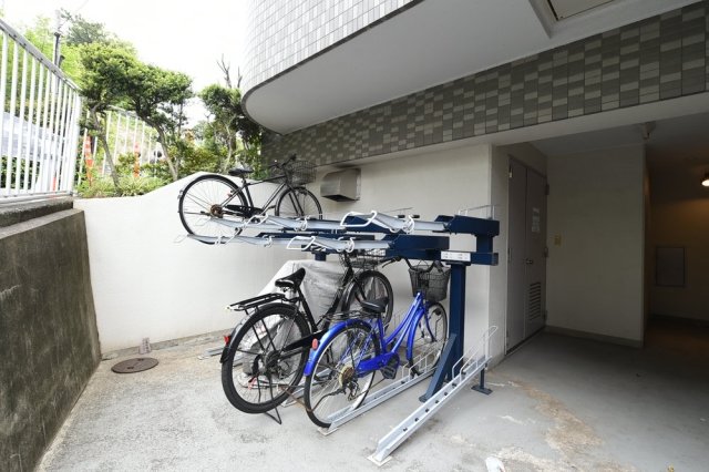 ネオマイム横浜台町10階 駐輪場