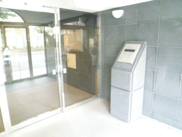 ロッソ・パステロ4階 エントランス