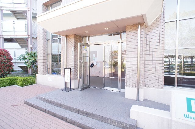 ウッドパークちはら台Ｂ 重厚感のあるエントランス♪