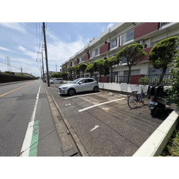 川端ハイツ 駐車場