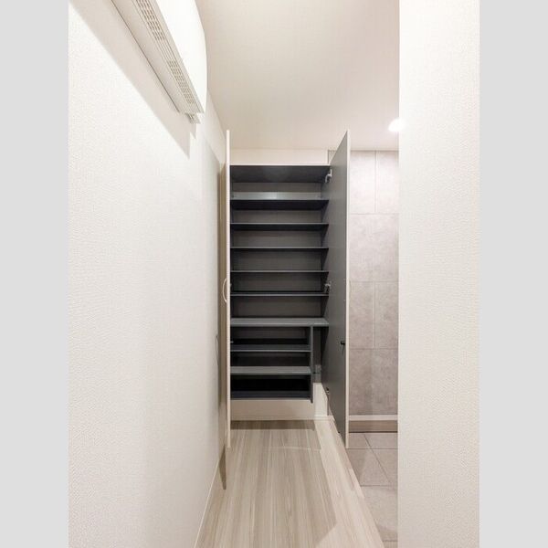 セレスティア栗原 玄関