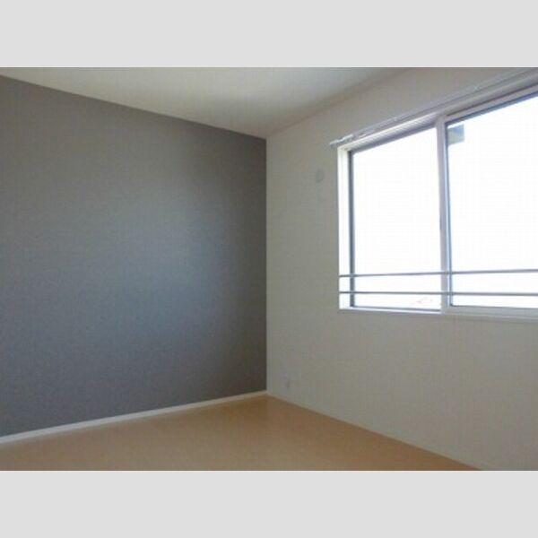 グランイーグルB301号室 ♪北側洋室のアクセントクロスです♪