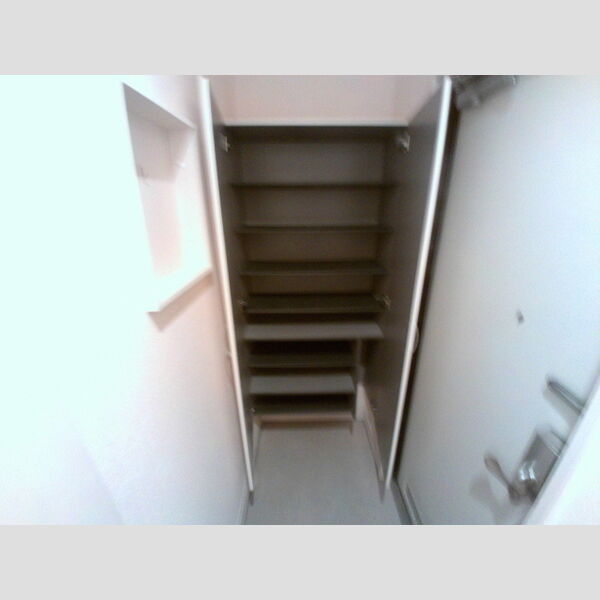 イルソーレ吉川美南　ロッソ シューズクローク