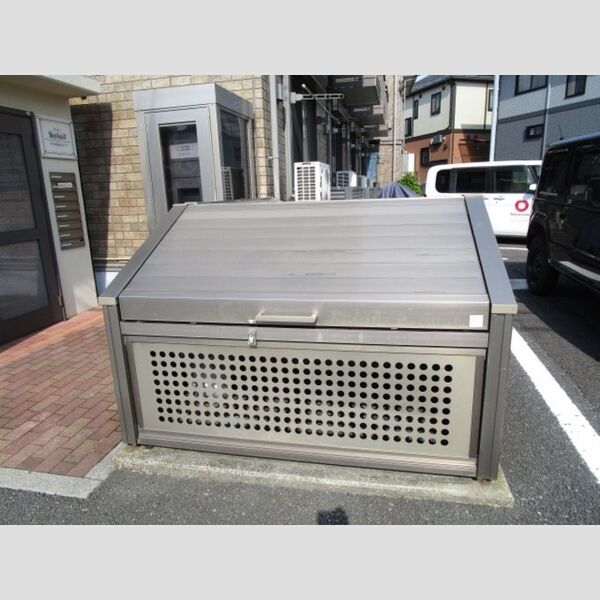 ソレイユ101号室 入居者専用ゴミストッカー