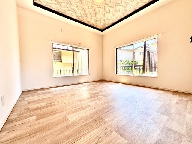 ハワイアンシアター古民家 鎌ヶ谷 2Fには8帖洋室が２部屋あり。爽やかな空間です。