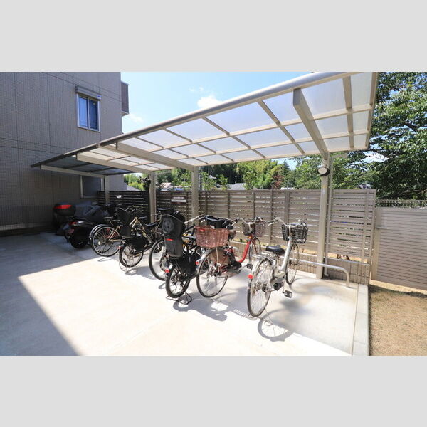 プラムスクエア302号室 駐輪場