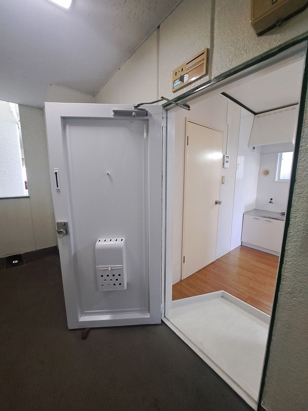 ローズガーデン弐番館 玄関