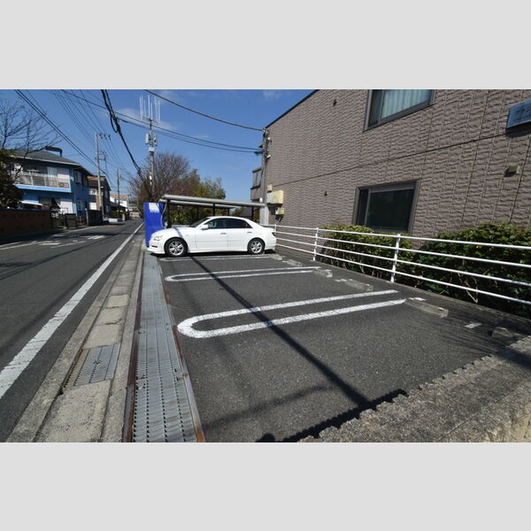 グランバリエK 駐輪場