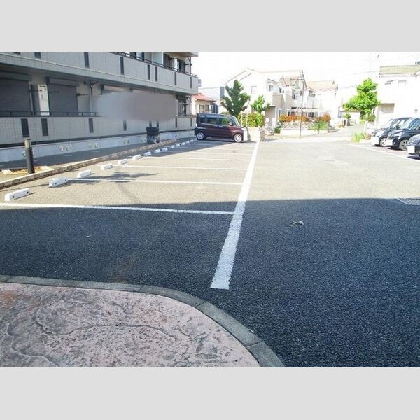 フォレストヒルズ　C 駐車場