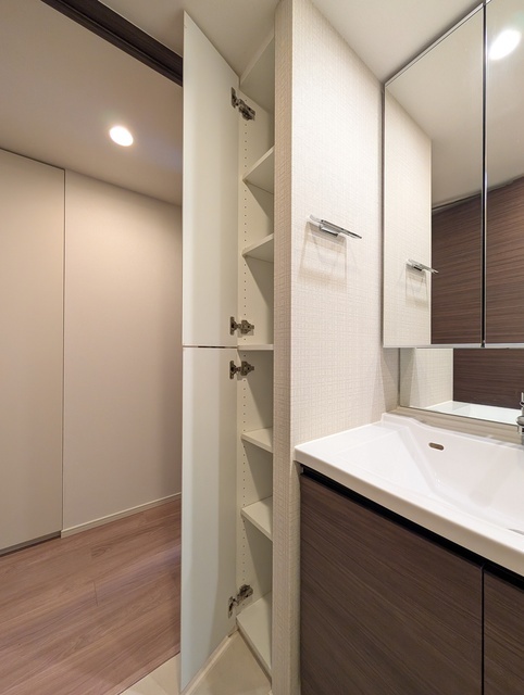 ザ・パークハウス上麻生119号室 洗面所　収納　2025年10月撮影