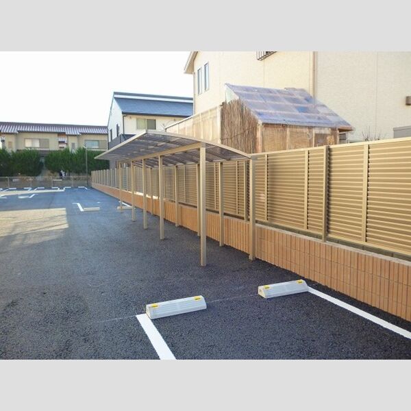 ロチュス 駐輪場