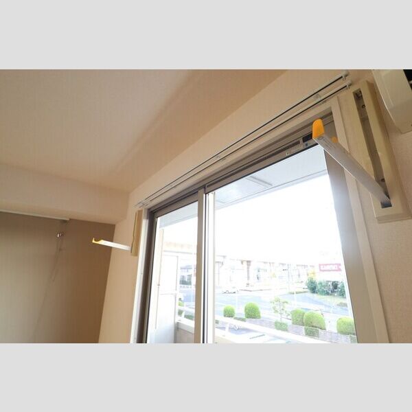 リバーサイドヴィラ　ハピネス205号室 室内物干し