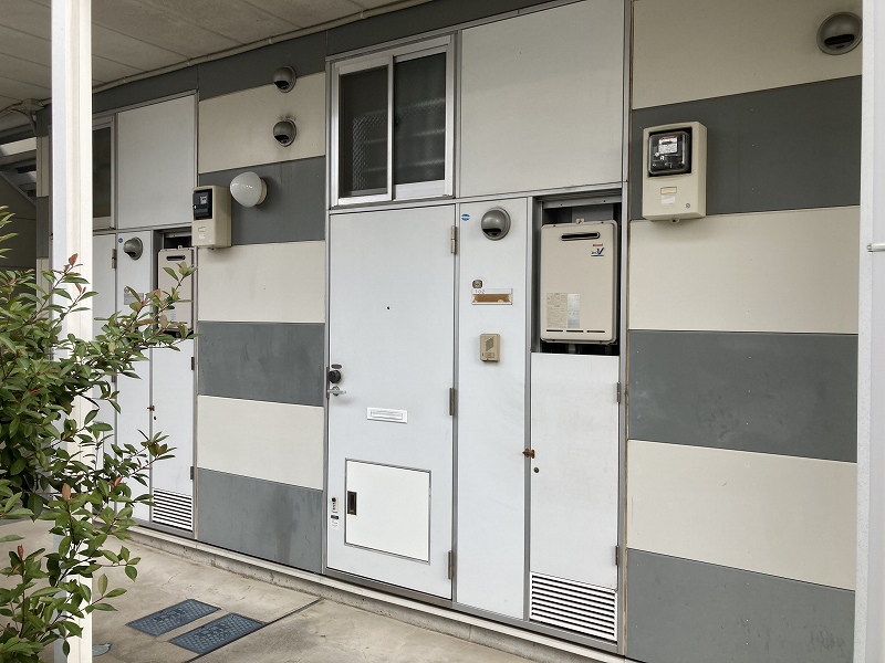 レオパレスエスアイユ 玄関