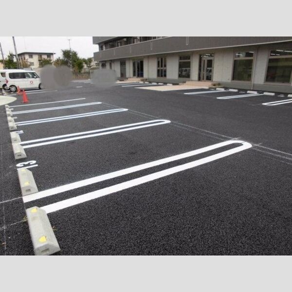 ロハス末広207号室 駐車場