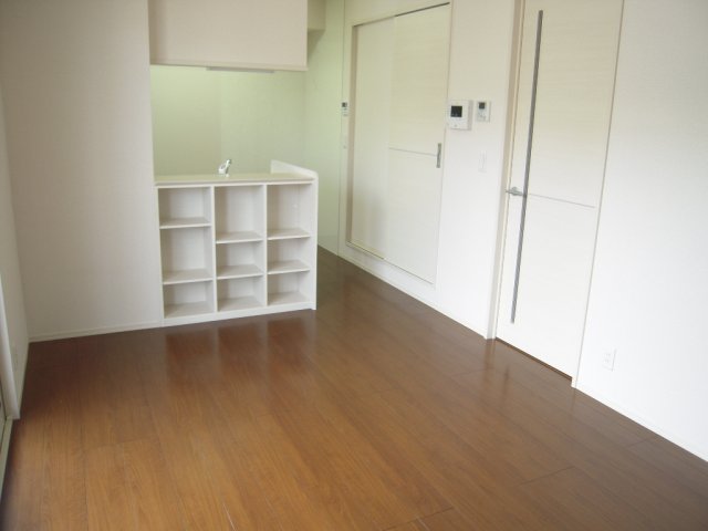 ソレアード大倉山0203号室 リビング