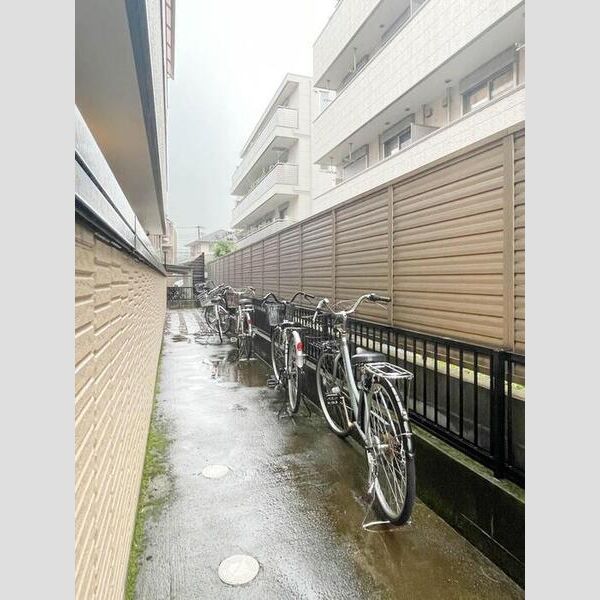 ソレイユ氷川台 駐輪場