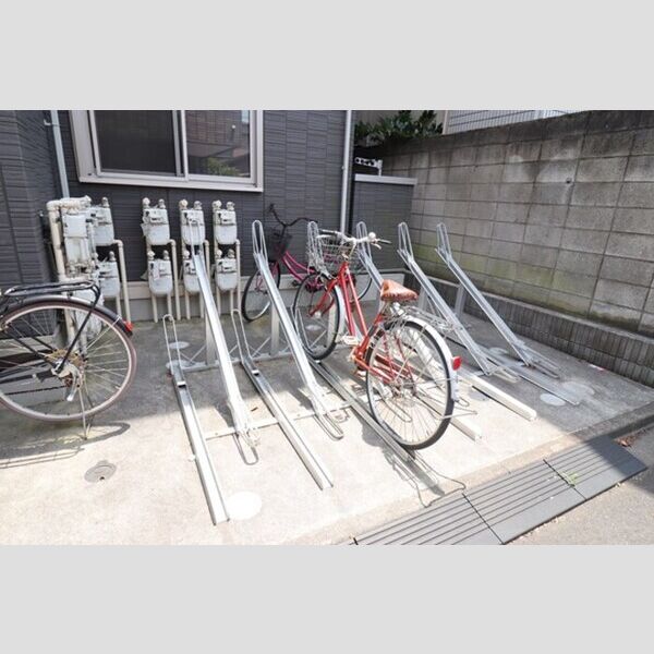 ラ・ベルデュール 駐輪場