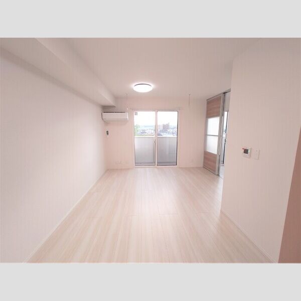 メゾン　ド　カルマン LDK(別角度)