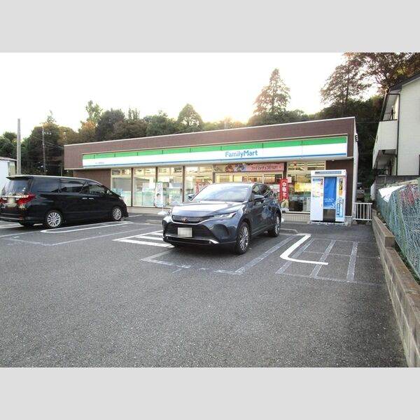 大野町2丁目戸建貸家 ファミリーマート市川大野駅前店