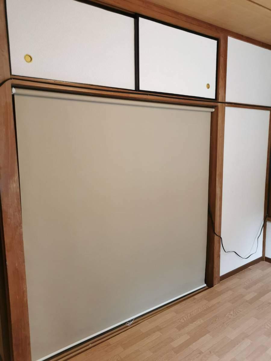 若葉区大草町　せつきハウス ロールスクリーンの中は広い収納です。各部屋収納完備