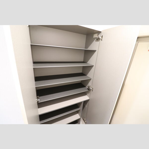 エヴァーラスティング桶川108号室 シューズボックス