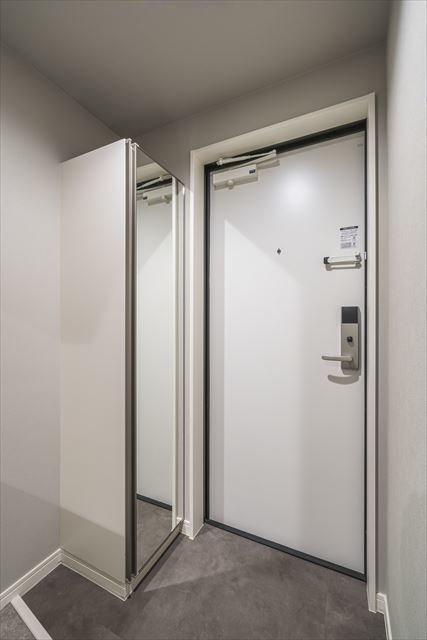 ｋ１　ａｐａｒｔｍｅｎｔｓ1階 玄関
