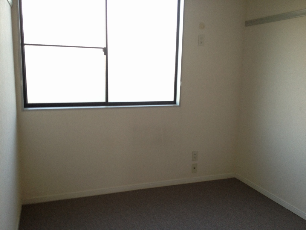 レオパレスラ・フォンテ102号室 玄関