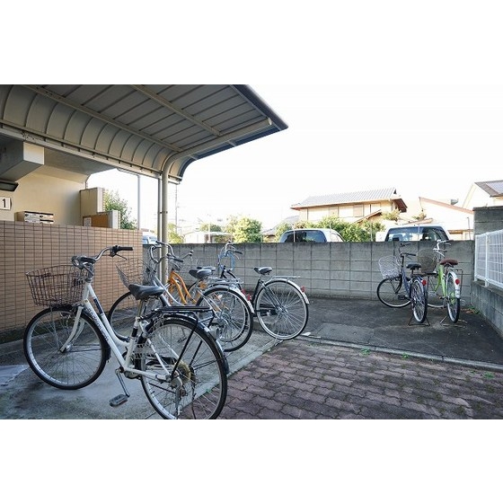 ポポラーレ壱番館0302号室 駐輪場