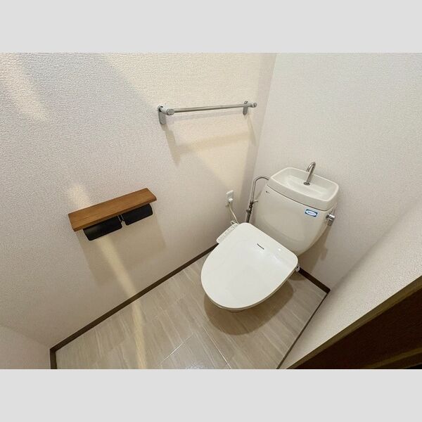 ハイカムールST・ユアサ203号室 トイレ