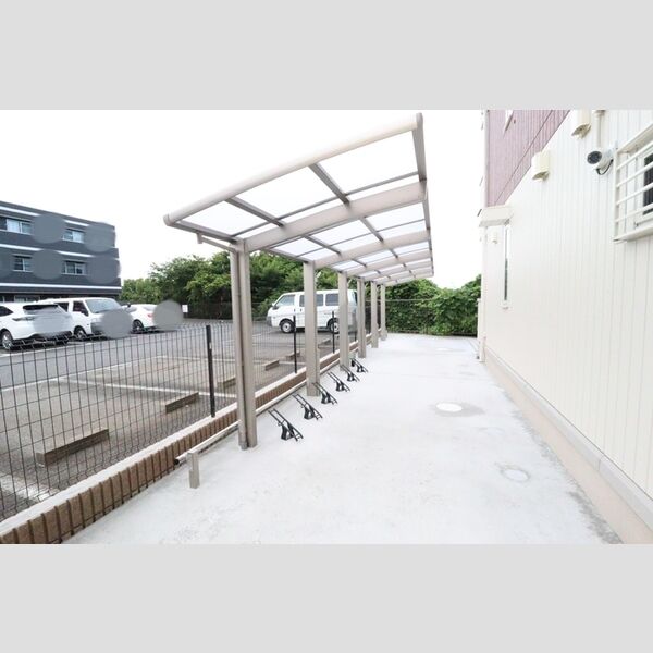 フリードルム本郷303号室 駐輪場