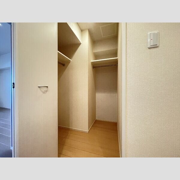 ジェイ・エス・ティ横浜東501号室 ウォークインクローゼット