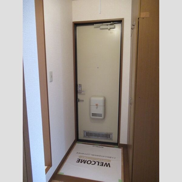 ファミール千葉寺203号室 玄関