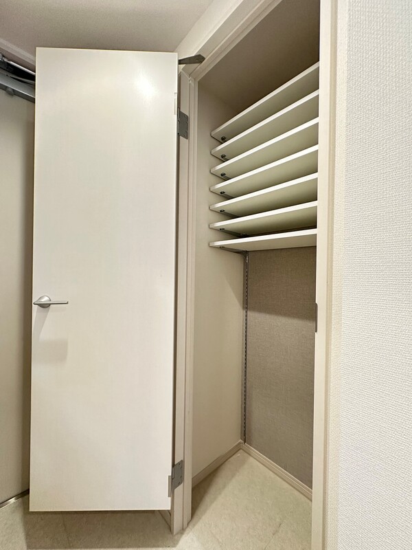 ヴィラ綱島2階 シューズボックス