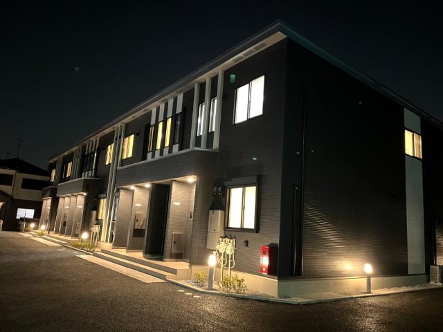 アイリス 外観写真（夜）