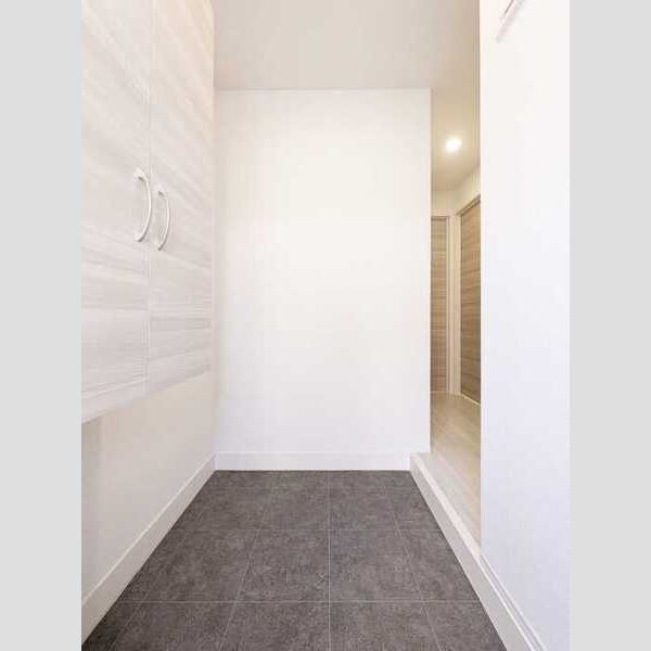 La Pause(ラ・ポーズ)102号室 玄関