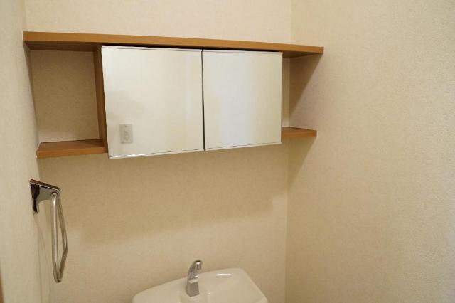 ガーデンハウス101号室 トイレ収納