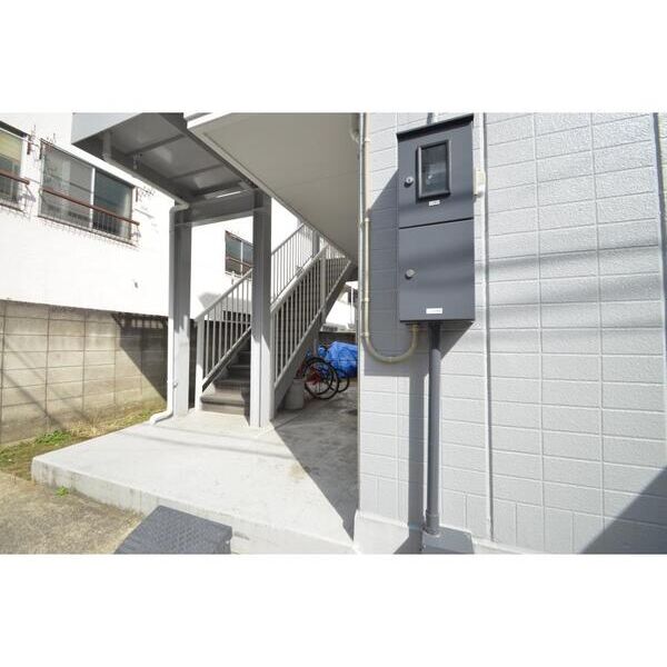 東都天神マンション302号室 エントランス