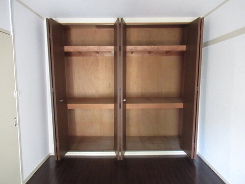 グリーンコーポ篠原第２Ｊ棟 洋室収納