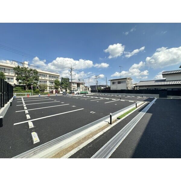 ベースセグレタ 駐車場