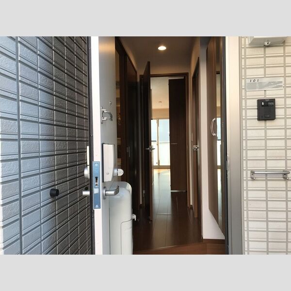 ヴェルドミール成城101号室 玄関