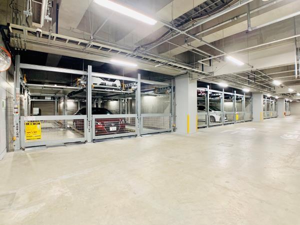 ザ・パークハウス西新宿タワー６０13階 駐車場