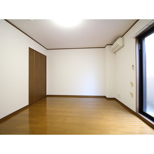 アンプルール フェール リリエンハイムⅡ 洋室約9.1帖