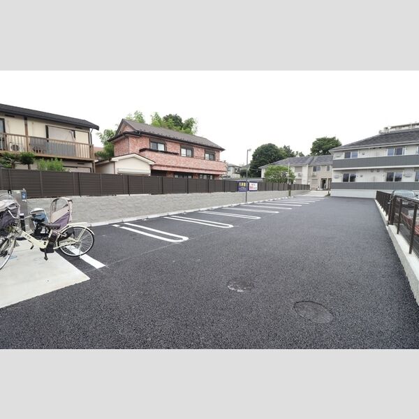 NKガーデン 駐車場